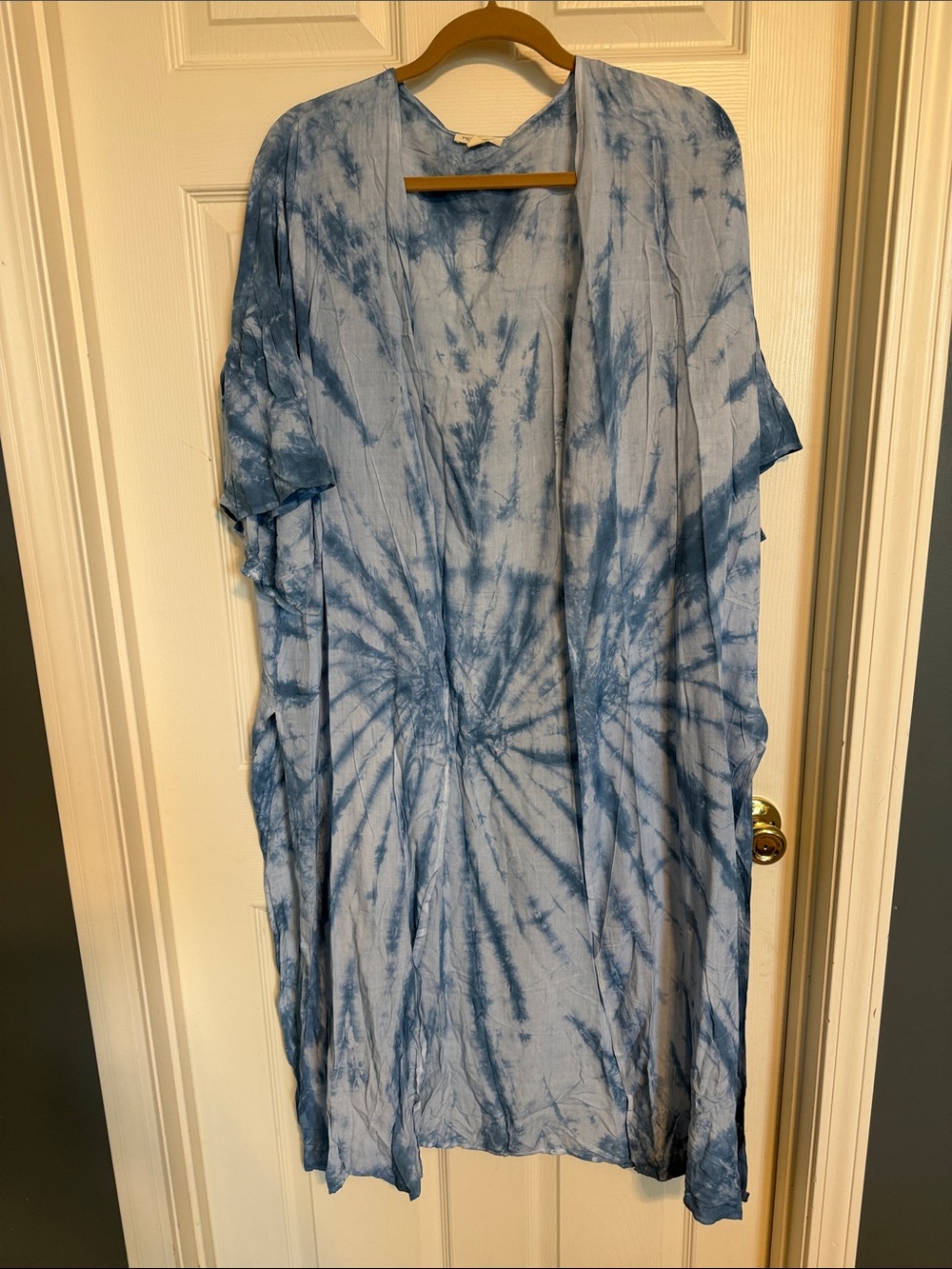 Main Strip NWOT Blue Tie-Dye Kimono Cover-Up